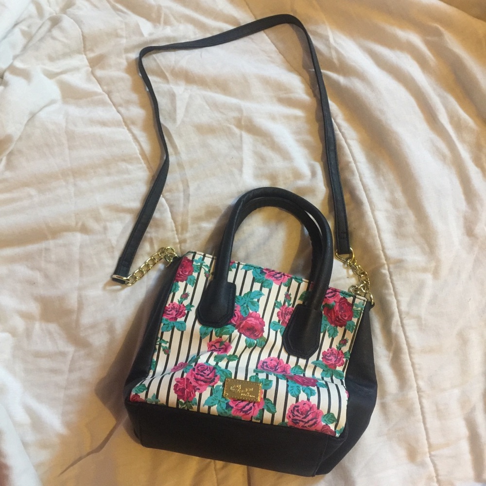 LUV BETSY small strip floral crossbody💗🌹🖤➖👜